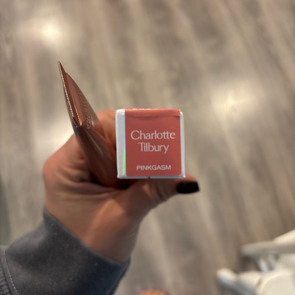 Charlotte Tilbury Glowgasm Beauty Light Wand in pinkgasm brand new - Picture 3 of 3